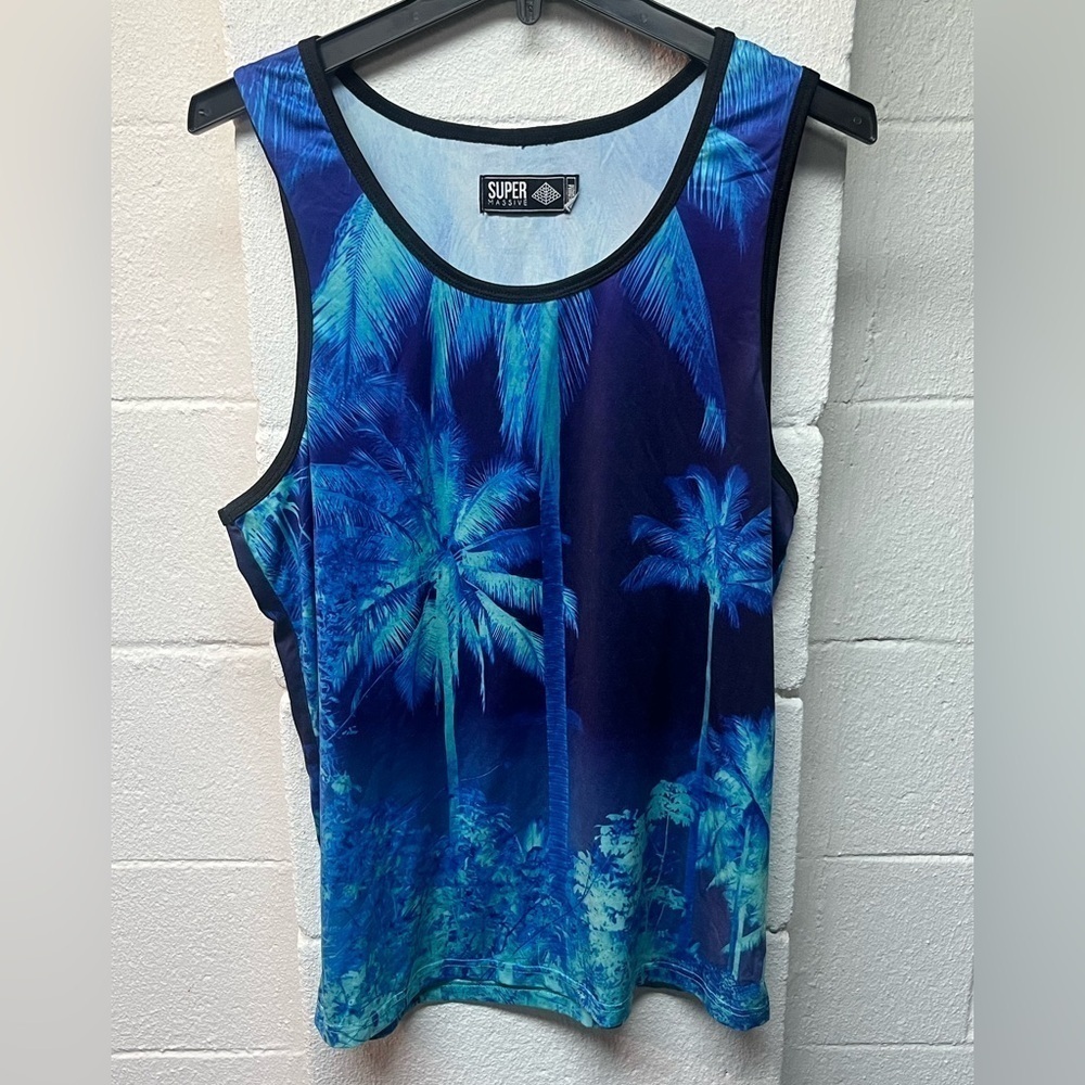 Super Massive Tank Top - M 
Blue and green palm trees